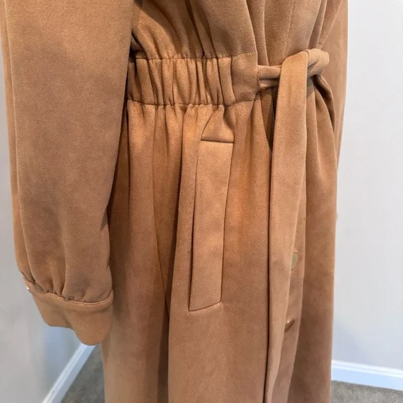 Alice Blue Chic Belted Faux Suede Trench Coat Tan Snap Button EUC Sz Large - Picture 3 of 11
